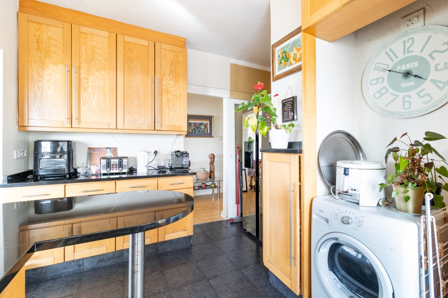 3 Bedroom Property for Sale in Sea Point Western Cape